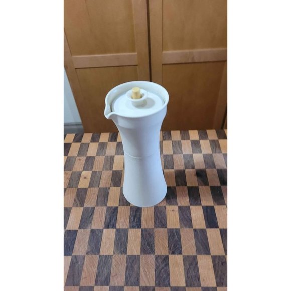 Tupperware Other - COPY - Tupperware Dressing Dispenser